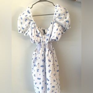 Divided H&M Cut out patterned mini dress - Size S